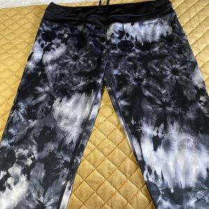 Black white leggings size XL